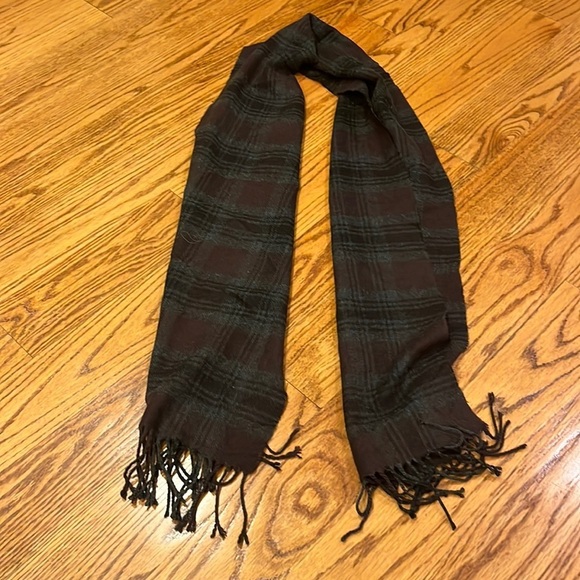 Woman’s Plaid Scarf - Picture 1 of 3